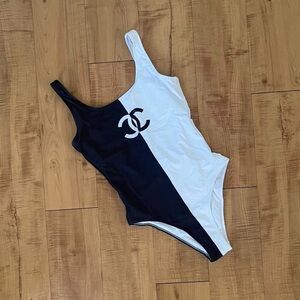 Chic Black & White One-Piece Swimsuit with Contrast Logo